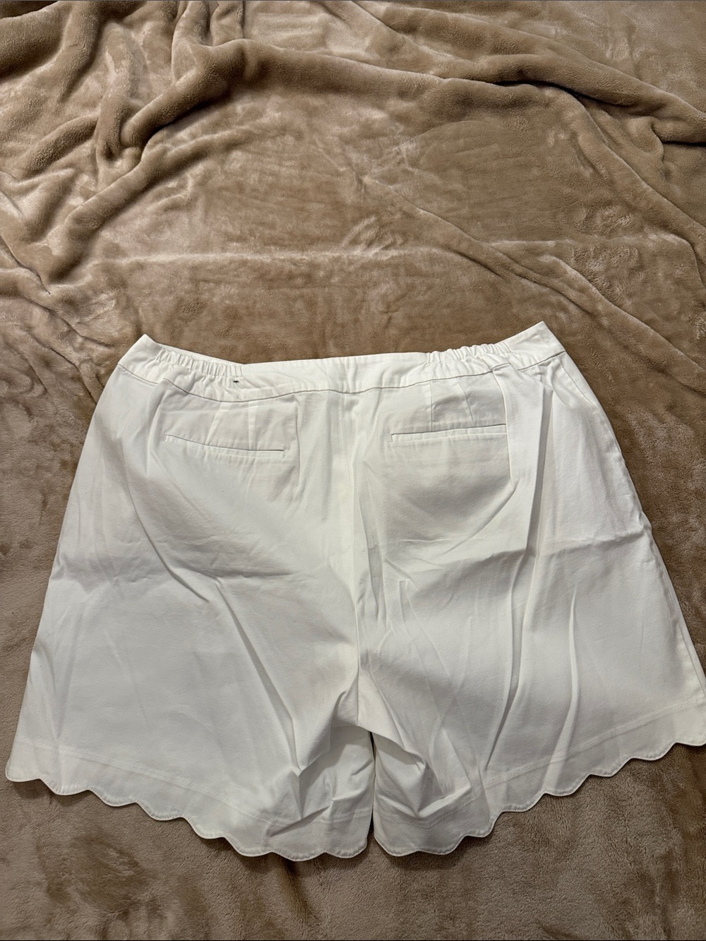 Talbots White Scallop-Hem Bermuda Shorts NWOT - Picture 8 of 10